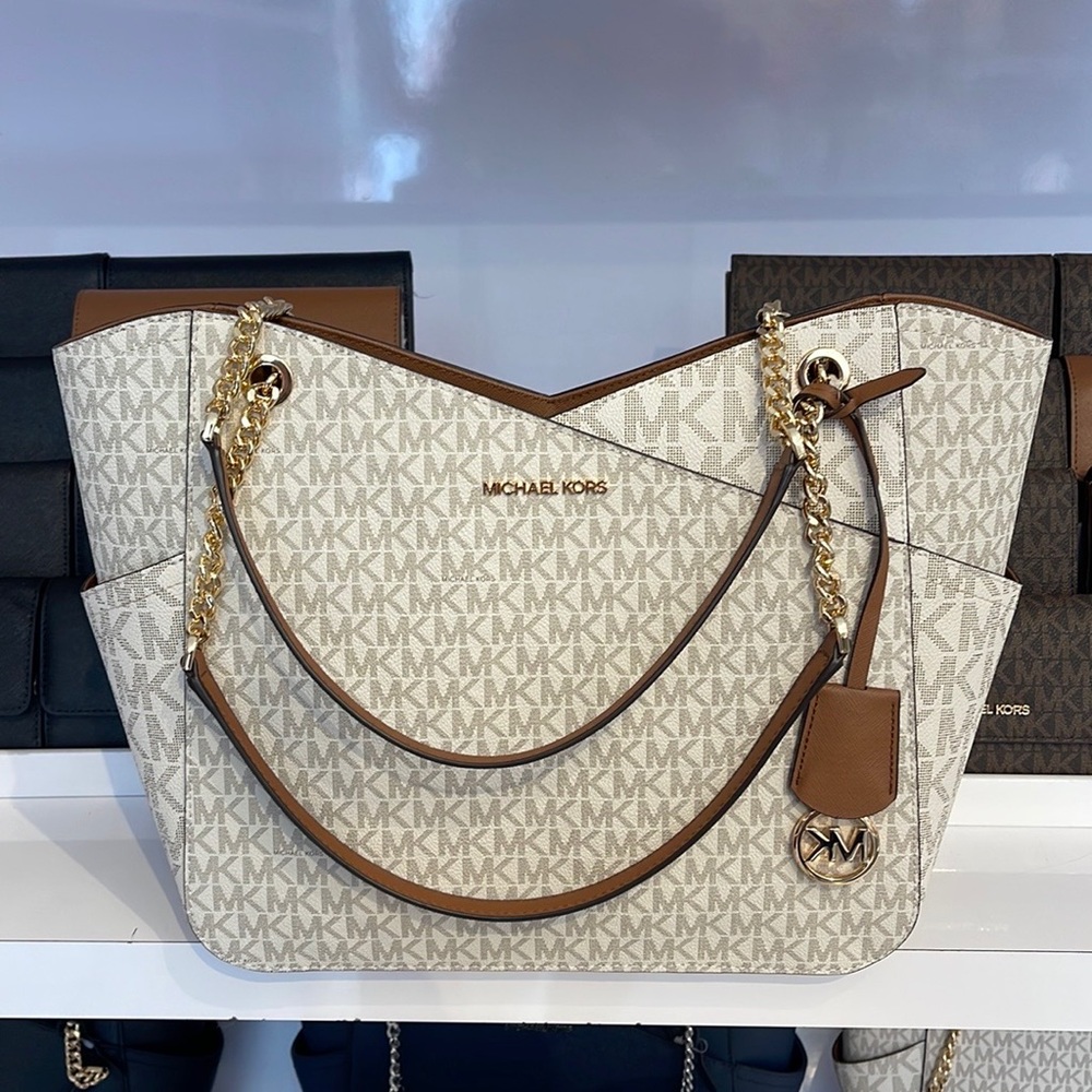 Michael Kors Jet Set Travel Large Chained Tote Shoulder Bag MK Vanilla
NWT - Picture 1 of 16